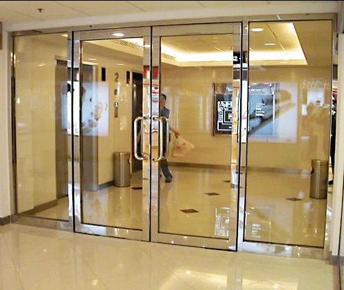 大玻璃防火門的優(yōu)勢(shì)有哪些？