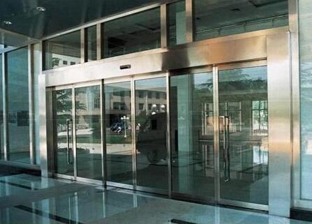 選擇玻璃防火門需要考慮哪些問題